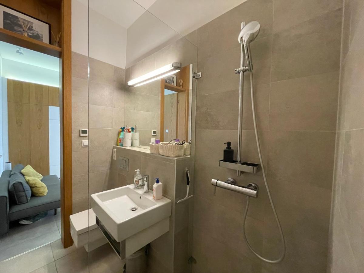 Stylish Studios Apartment In The City Center With Air Conditioning بودابست المظهر الخارجي الصورة